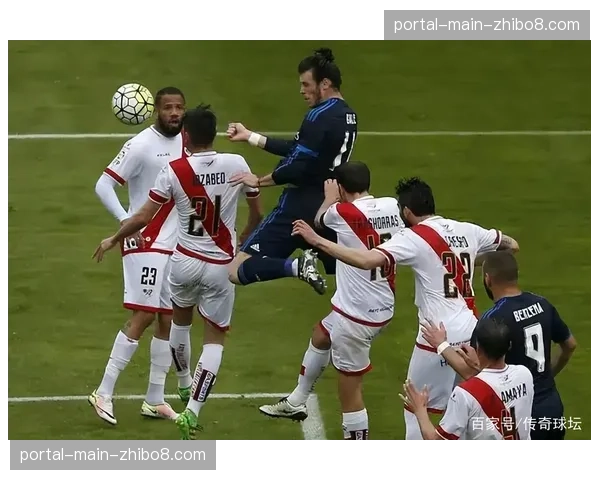 特写:终场哨响,为保级拼尽全力的加的斯球员瘫倒在草地上 特写:终场哨响,为保级拼尽全力的加的斯球员瘫倒在草地上